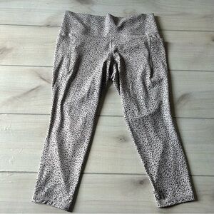 Athleta Salutation Stash High Rise Capri Athletic Activewear Leggings